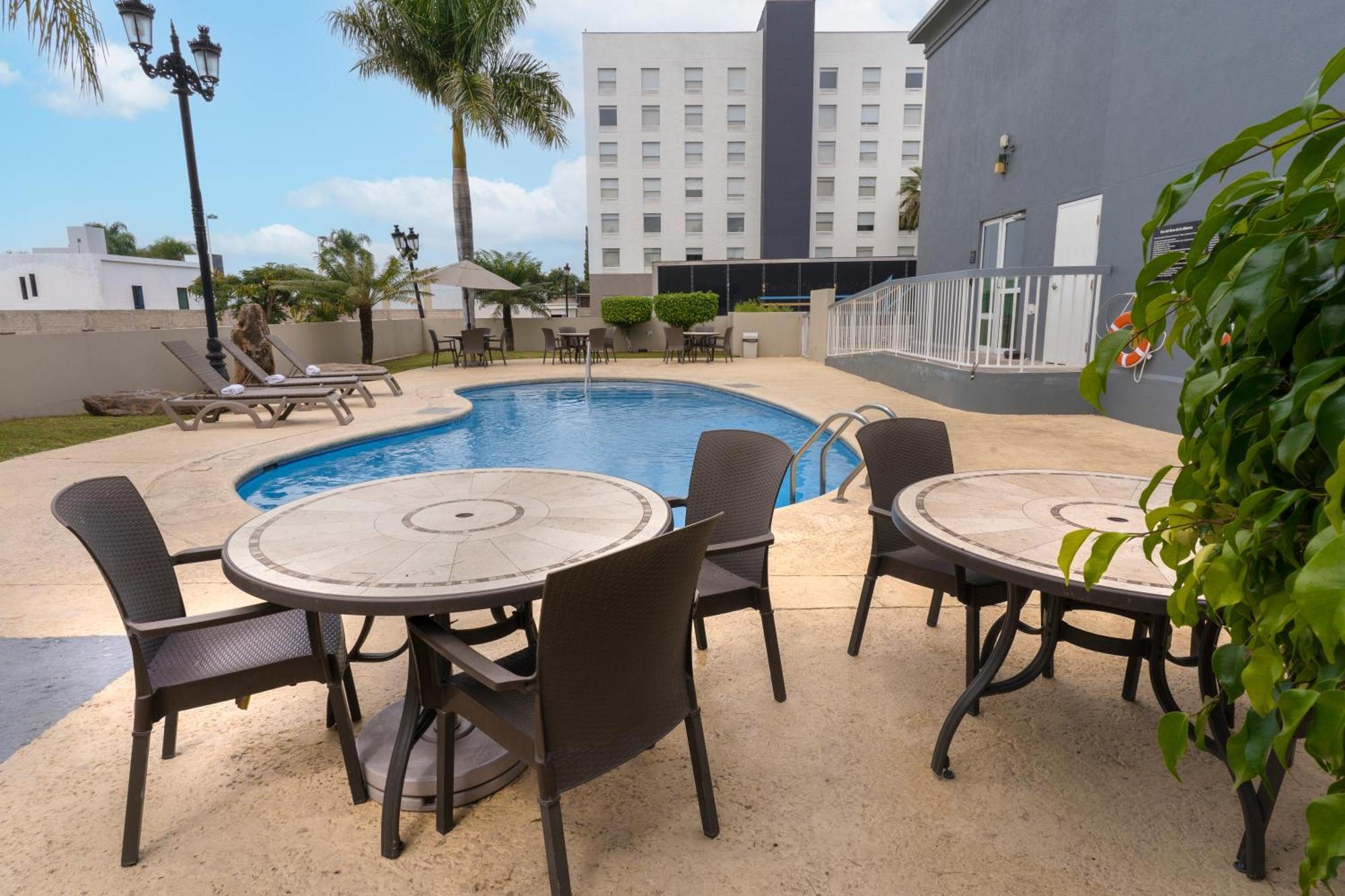 Hampton Inn By Hilton Guadalajara-Aeropuerto Las Pintas Exteriér fotografie